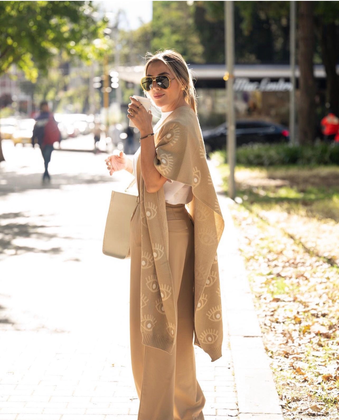 PONCHO | BEIGE EYE