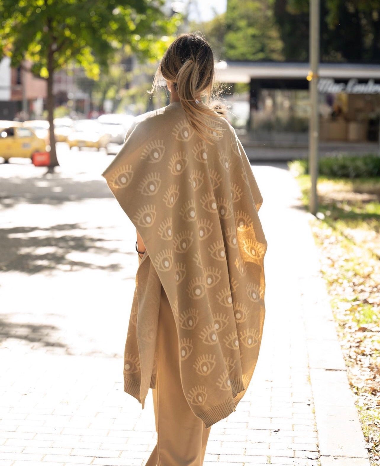 PONCHO | BEIGE EYE