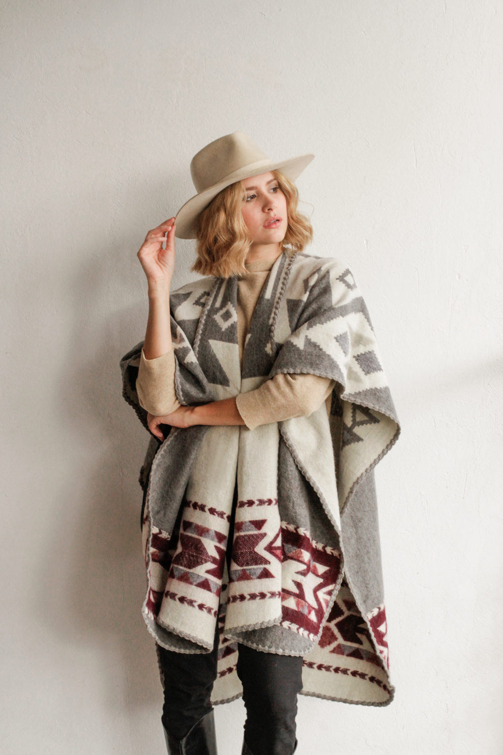 PONCHO | ARAS WINE AND RED
