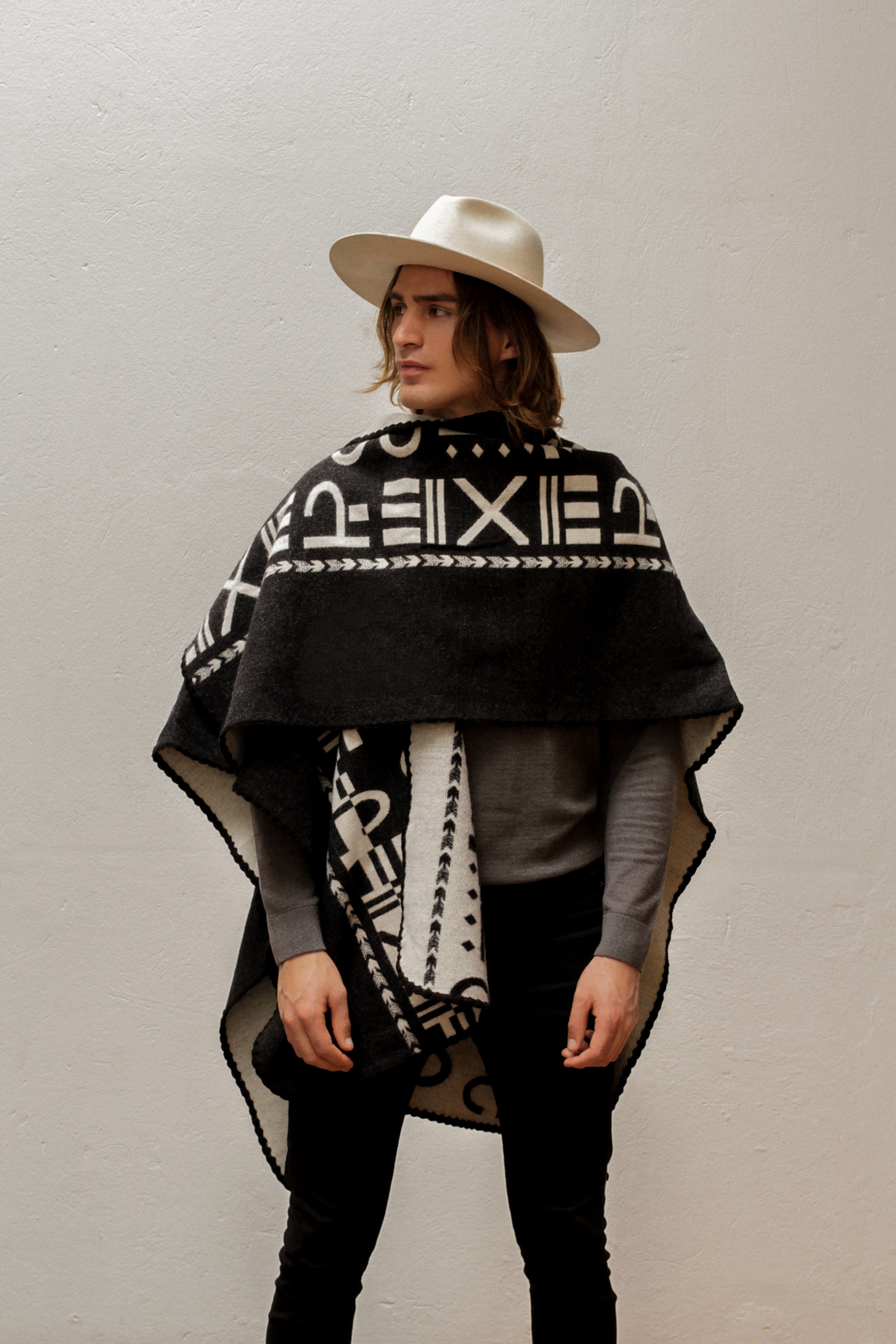 PONCHO | XO, BLACK & WHITE