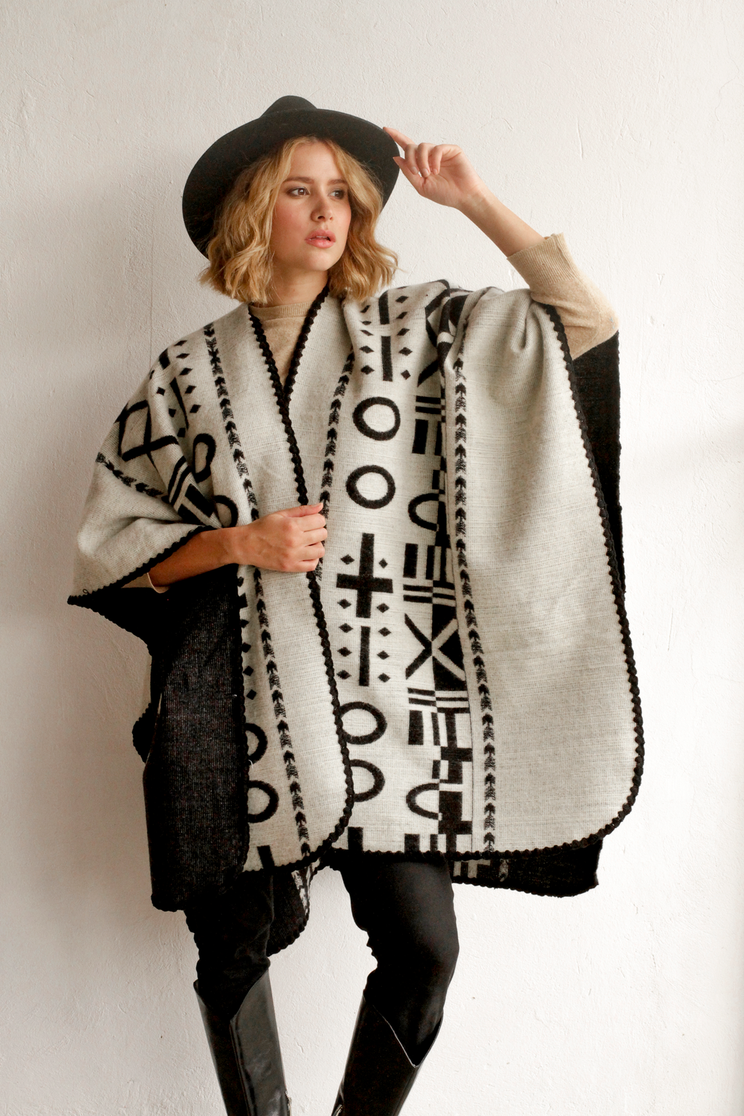 PONCHO | XO, BLACK & WHITE