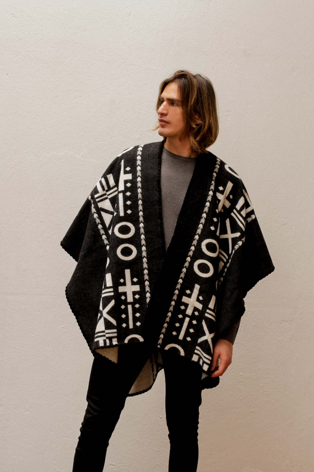 PONCHO | XO, BLACK & WHITE