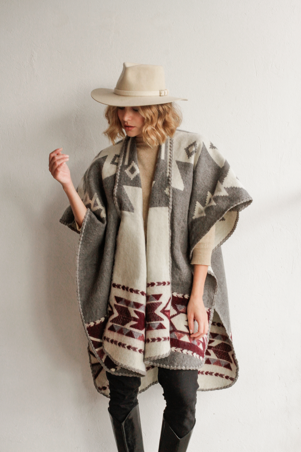 PONCHO | ARAS WINE AND RED