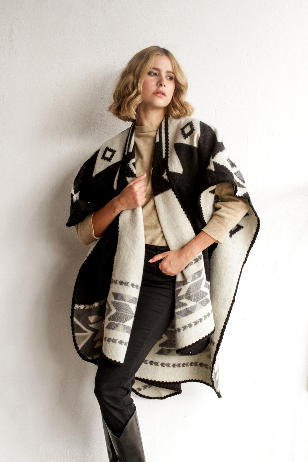 PONCHO | ARAS BLACK