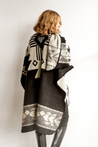 PONCHO | ARAS BLACK