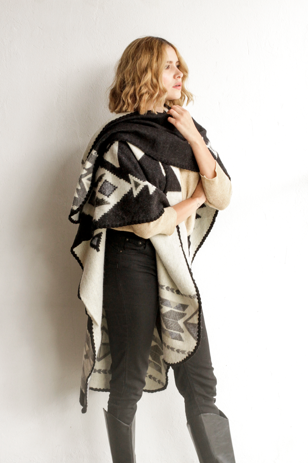 PONCHO | ARAS BLACK