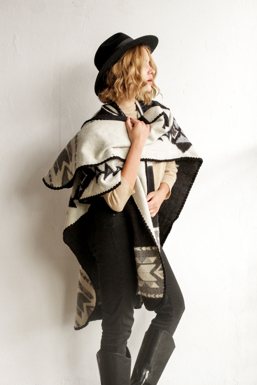 PONCHO | ARAS BLACK