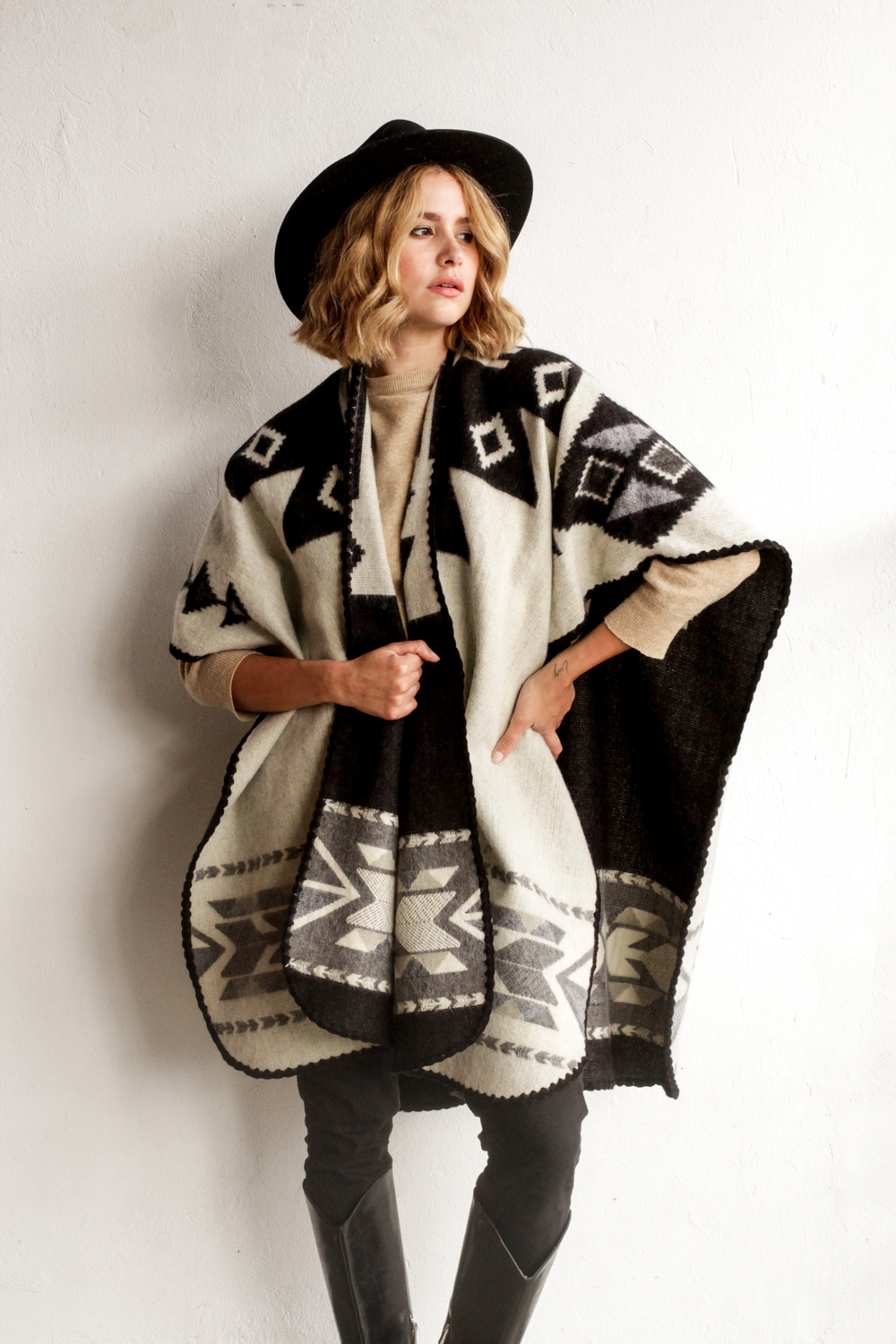 PONCHO | ARAS BLACK